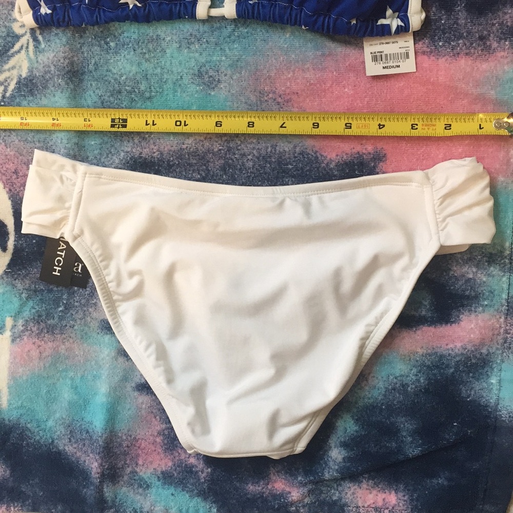 Bikini - Picture 3 of 8